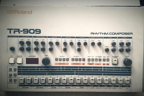 ROLAND TR 909 RHYTHM COMPOSER